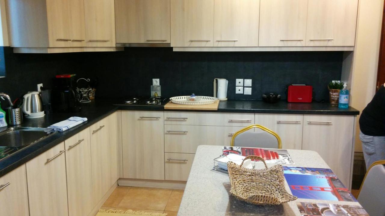 Lovely 2-Bedroom Apartment At Greek Riviera Vari  Exterior photo