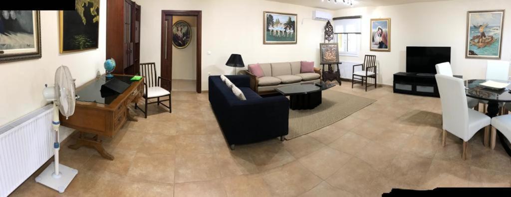 Lovely 2-Bedroom Apartment At Greek Riviera Vari  Exterior photo