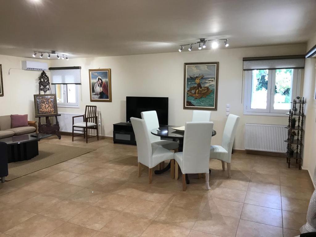 Lovely 2-Bedroom Apartment At Greek Riviera Vari  Exterior photo